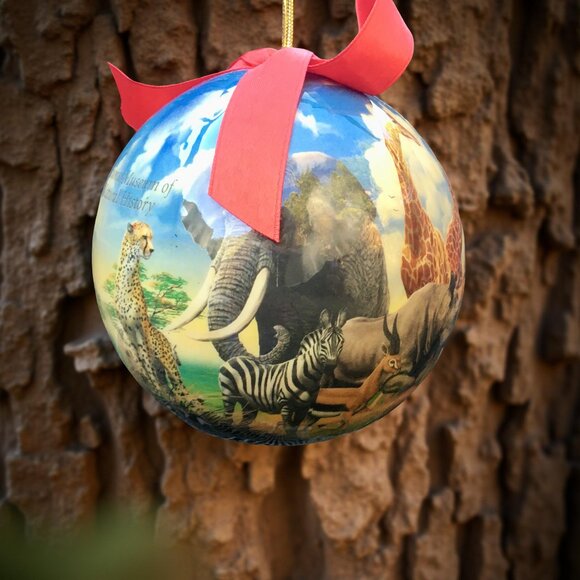 Smithsonian National Museum of Natural History Ornament – Safari Wildlife Scene - Picture 13 of 13